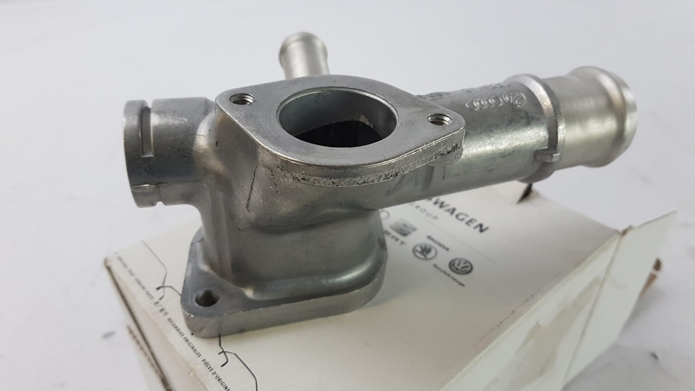 Original OE Volkswagen Kühlwasserflansch 038121133A