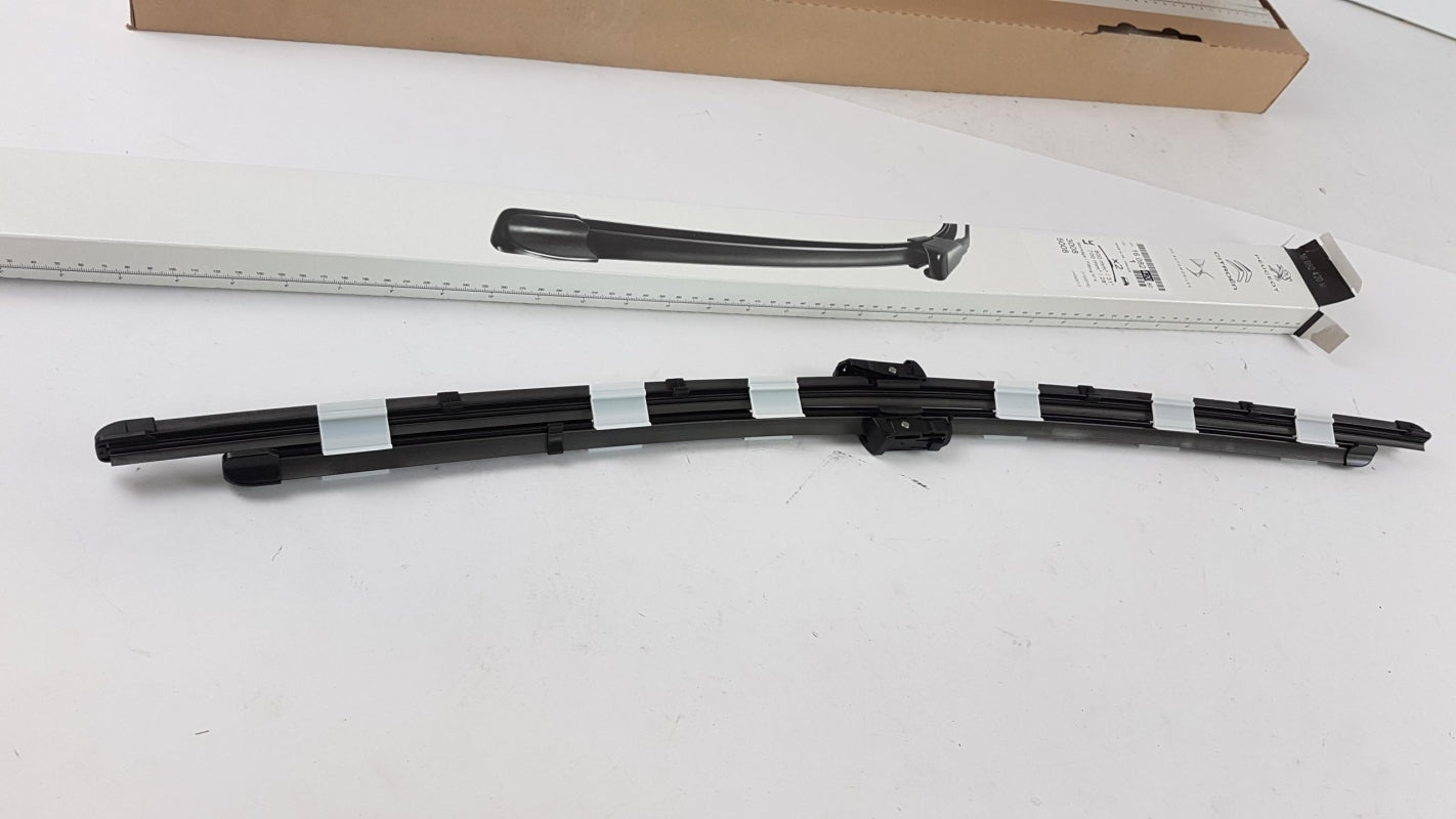 Original PEUGEOT 3008 5008 2x Windscreen Wiper Blade Set Front 1608242080