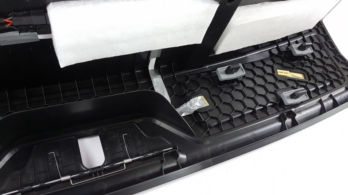 Original RANGE ROVER Velar (L560) 2017 > beleuchtetes Ladekantenschutz VLPYS0456