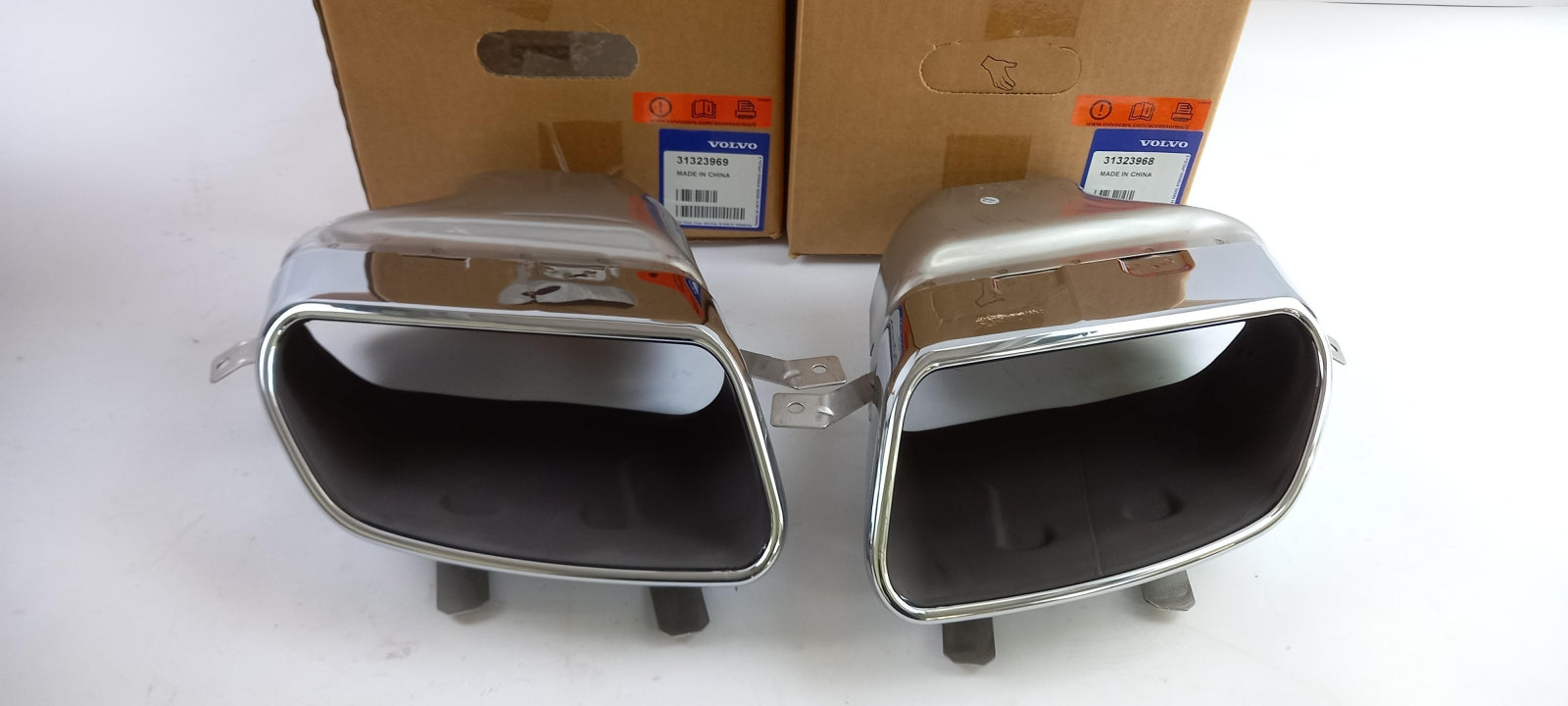 Original VOLVO XC60 I 2015-2017 Auspuffblende Endrohr 31373531