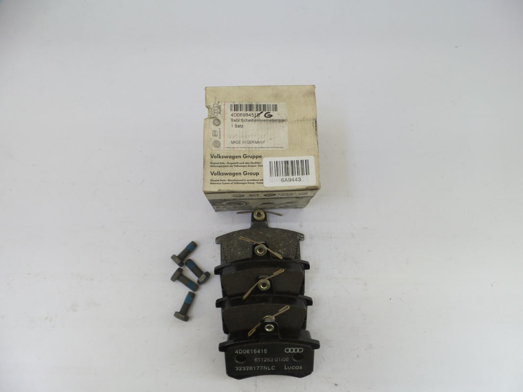 Original OE Volkswagen Bremsbeläge 4D0698451B