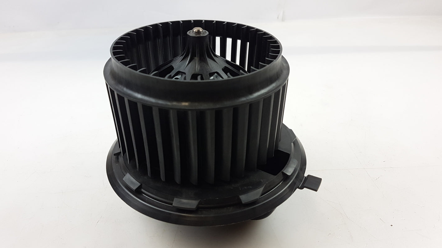 Original AUDI Q7 VW Campmob Sharan Touareg Transporter Gebläsemotor 7H0819021A