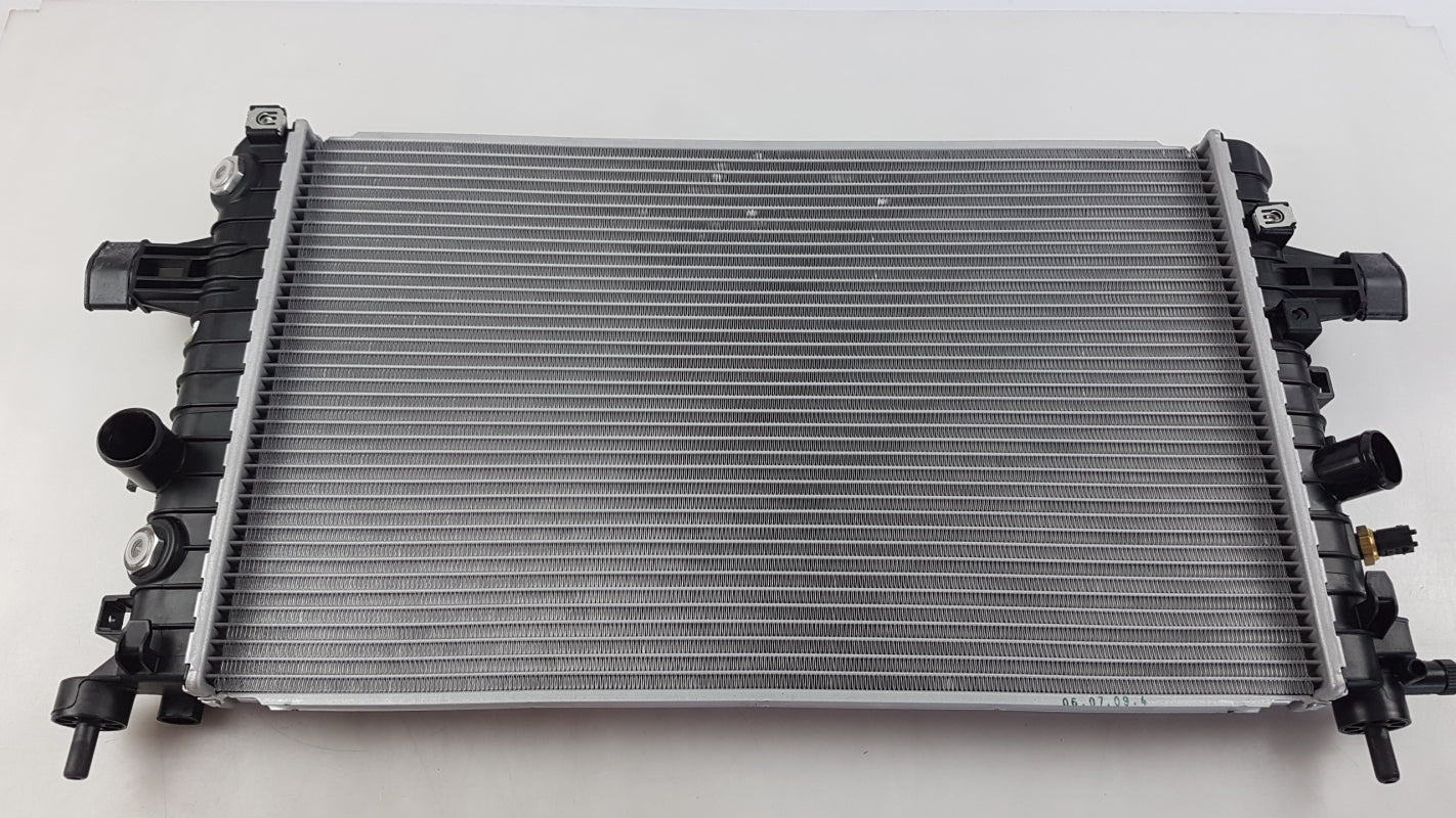 Original OPEL Astra-H Zafira-B Kühler Motorkühler Wasserkühler 13170111