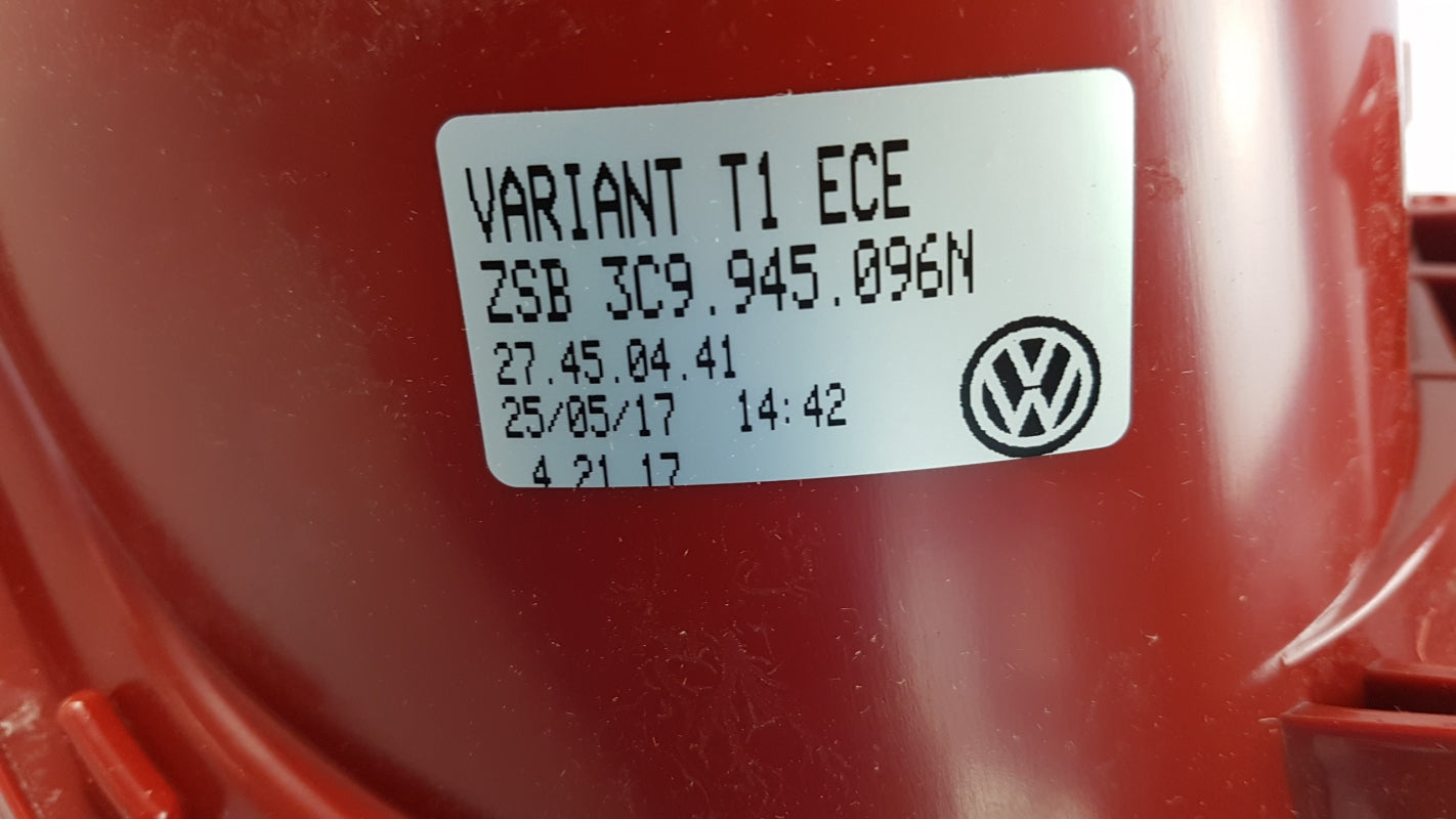 Original VW Passat B6 Heckleuchte Schlussleuchte aussen rechts 3C9945096N