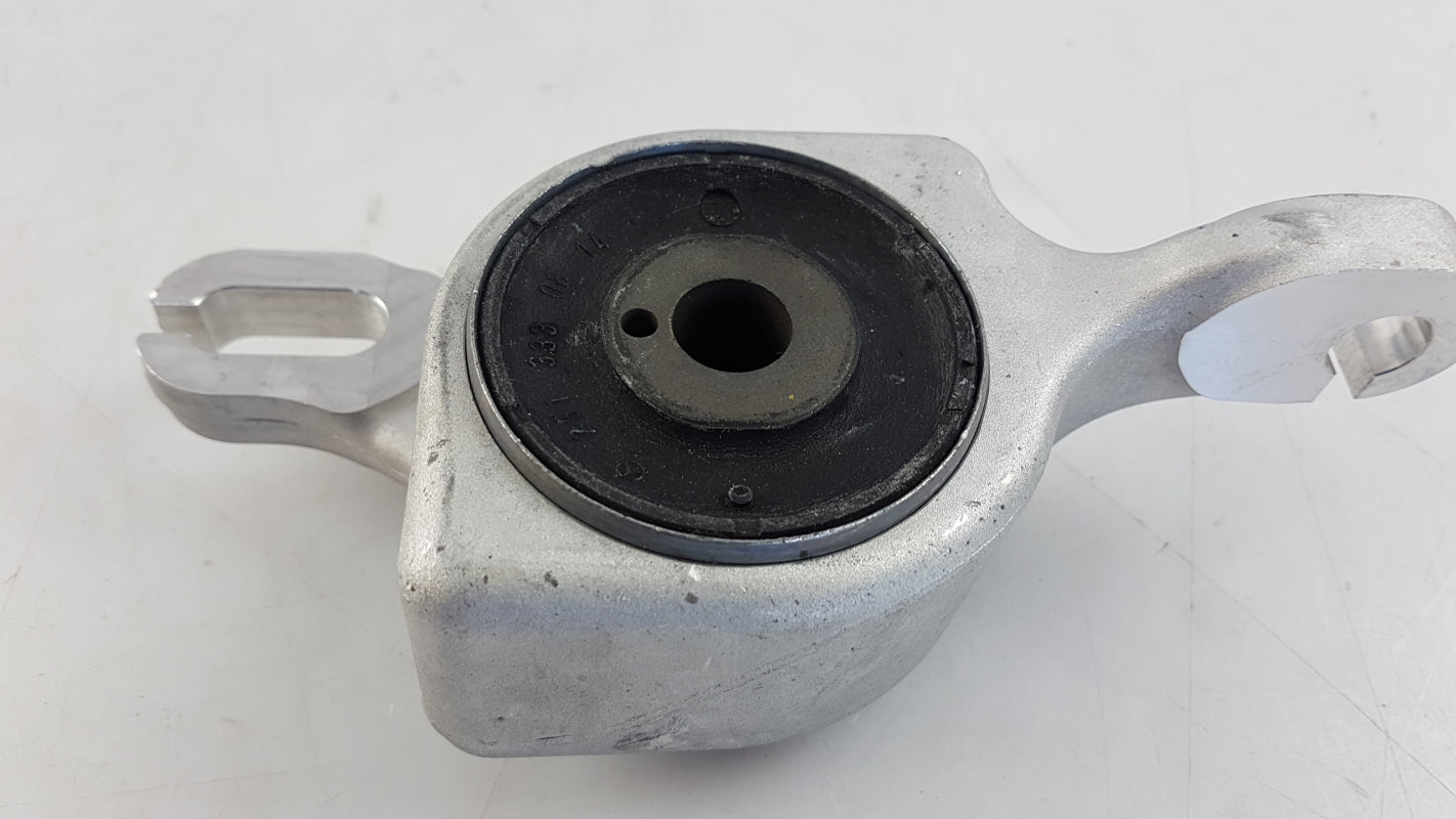 Original MERCEDES-BENZ R-Klasse W251 V251 Lenker Lagerbuchse A2513300843
