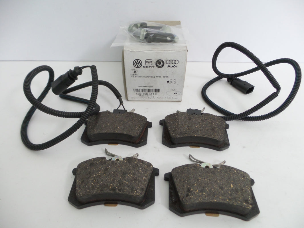 Original AUDI A8 Bremsbeläge Bremsklötze + Verschleißanzeige hinten 4D0698451E