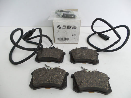 Original AUDI A8 Bremsbeläge Bremsklötze + Verschleißanzeige hinten 4D0698451E