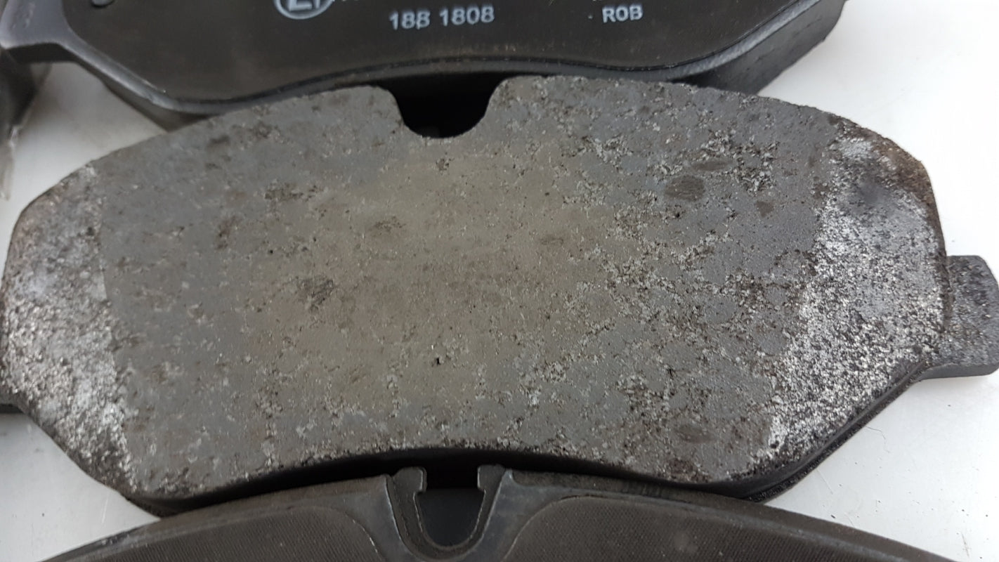 Original OE Volkswagen Bremsbeläge 2E0698151H