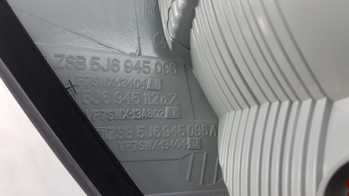 Original OE Volkswagen Heckleuchte 5J6945112