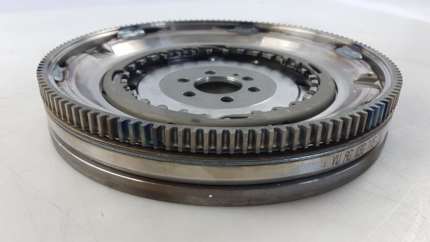 Original VW Golf Jetta SKODA Octavia Schwungrad Zweimassenschwungrad 03G105266CN