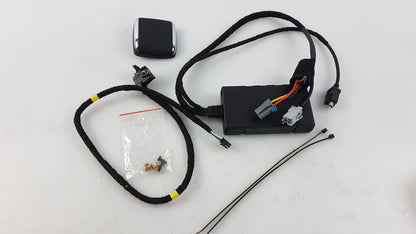 Original OPEL Adam Smartphone Weige Befestigungsplatte mit Kabelsatz 13378305