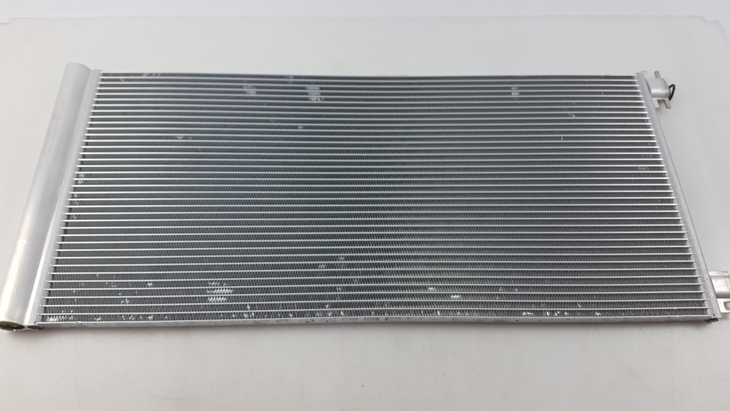 Original OE RENAULT Klimakondensator 921008178R