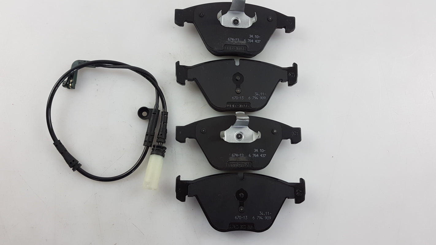 Original BMW 5' E60 E61 Bremsbeläge mit Bremsbelagfühler vorne 34112339271