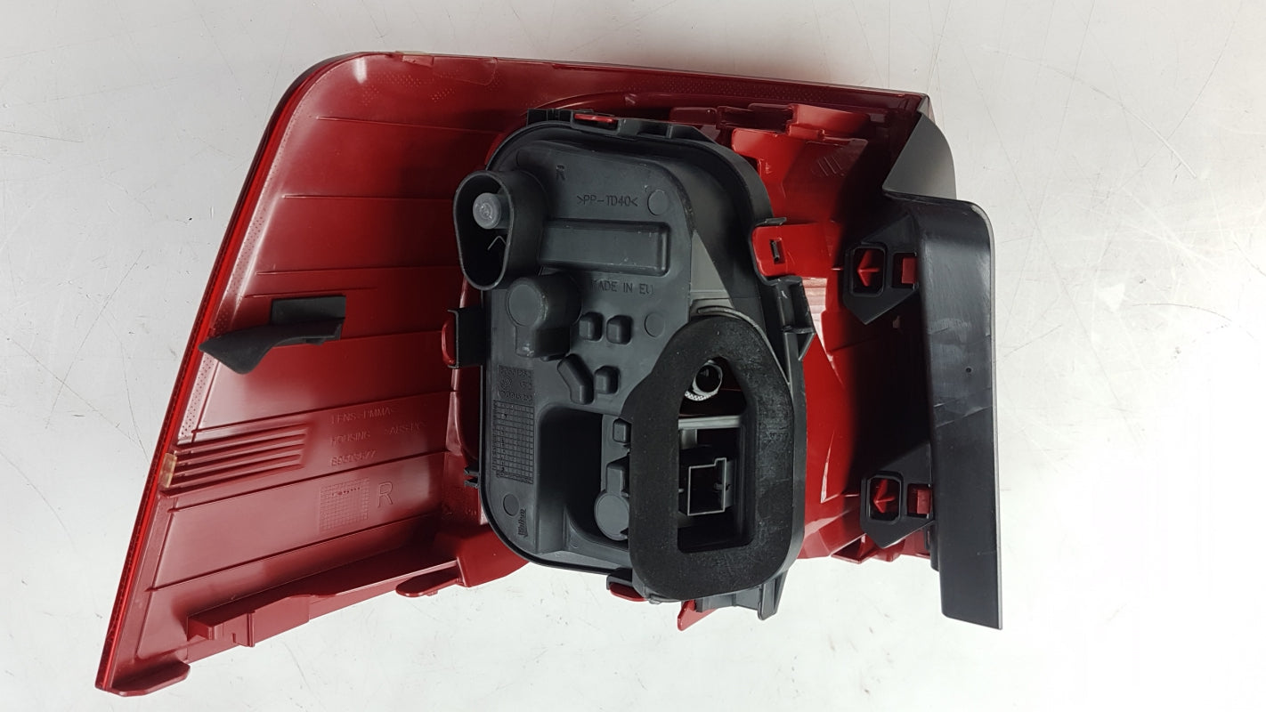 Original OE Volkswagen Heckleuchte 7N0945096D