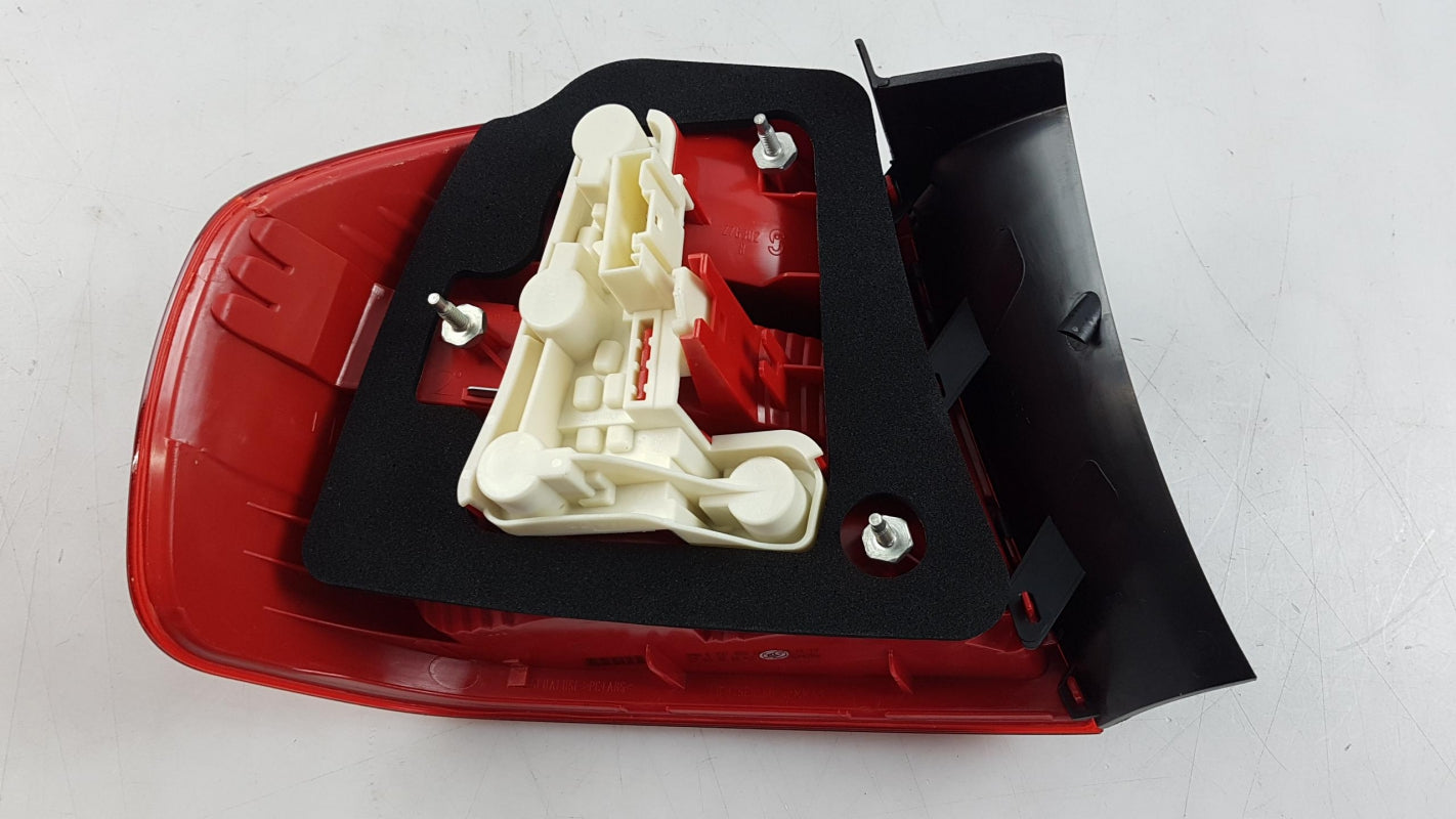 Original BMW 3' E90 Heckleuchte Rückleuchte Seitenwand Rechts 63216937458