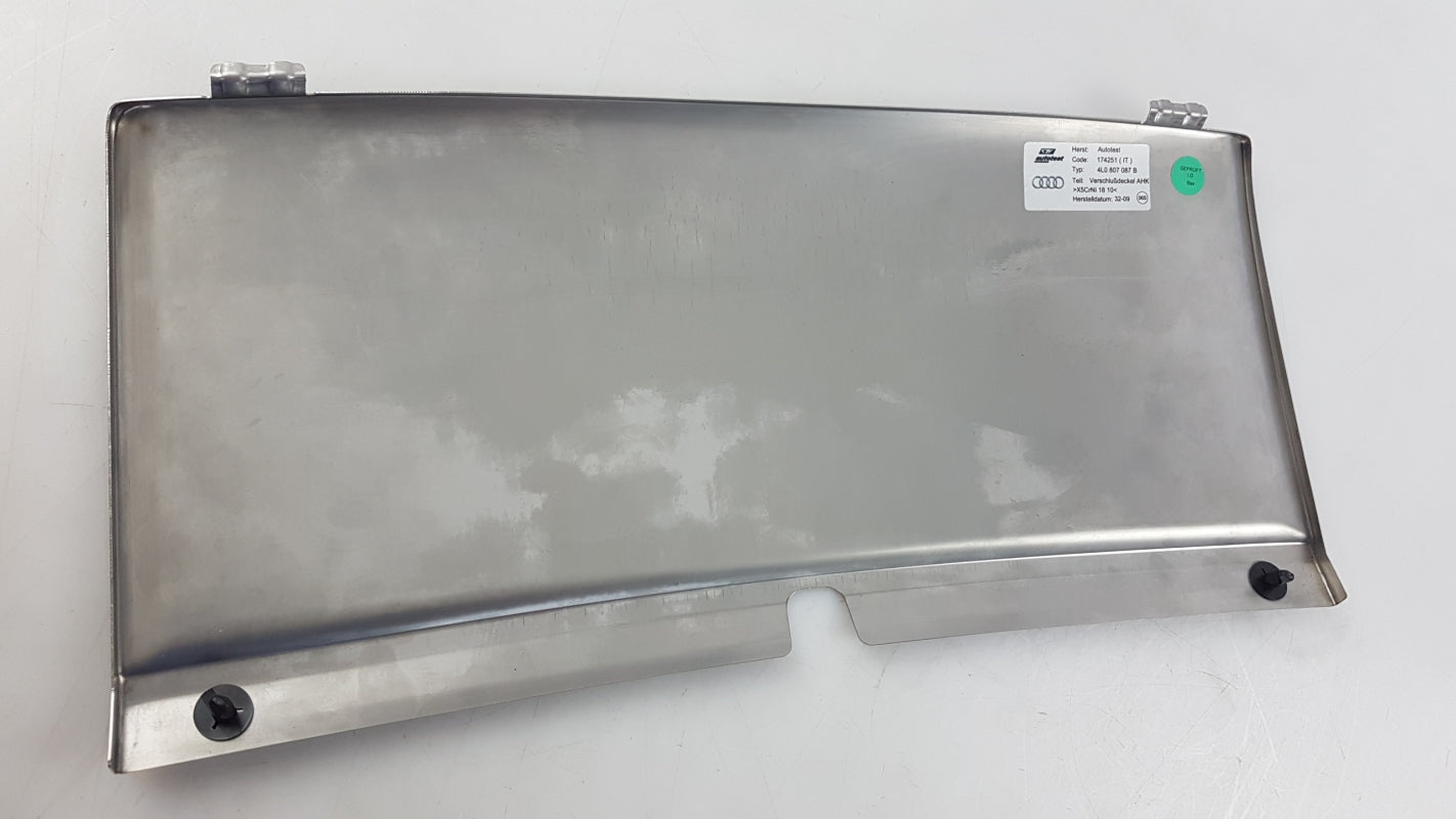 Original AUDI Q7 Abdeckung Heckschürze für Auto mit Anhängerbetrieb 4L0071725