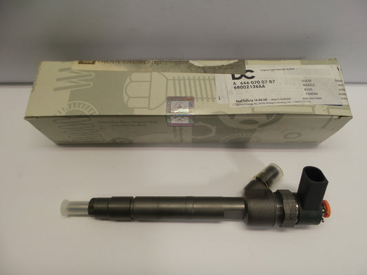 Original MERCEDES-BENZ W203 C209 Injektor Einspritzdüse A6460700787