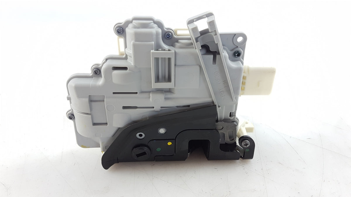 Original OE Volkswagen Türschloss 8K0839015