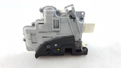 Original OE Volkswagen Türschloss 8K0839015