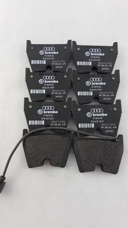 Original AUDI RS3 TTRS Bremsbeläge mit Verschleissanzeige Vorne 8V0698151N