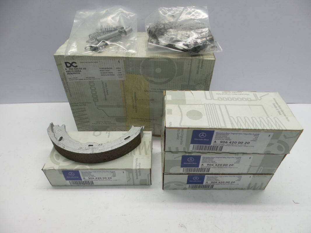 Original OE MERCEDES-BENZ Feststellbremse Bremsbackensatz A9064200320