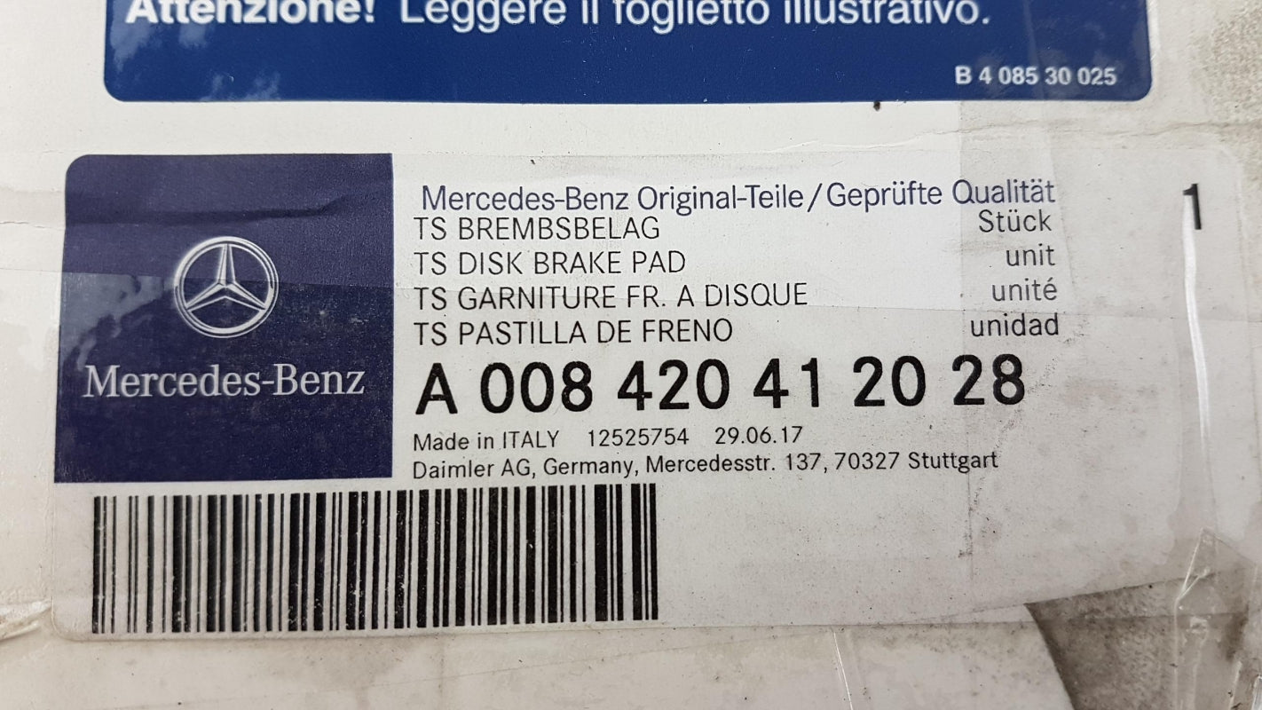Original MERCEDES-BENZ G-Klasse W463 Bremsbeläge AMG Vorne A008420412028