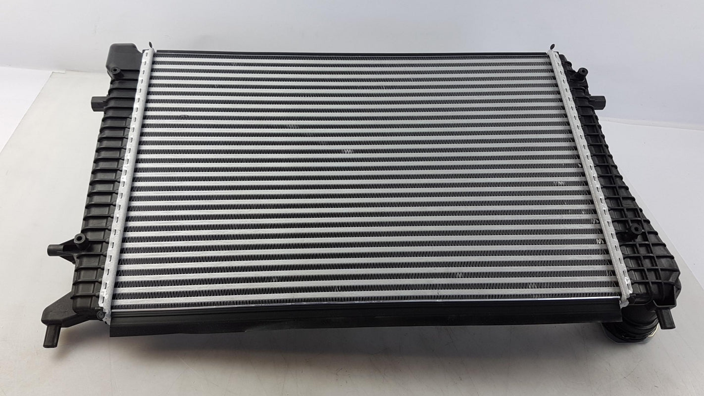 Original VW Golf Jetta AUDI A3 SEAT Leon SKODA Octavia Ladeluftkühler 1K0145803R