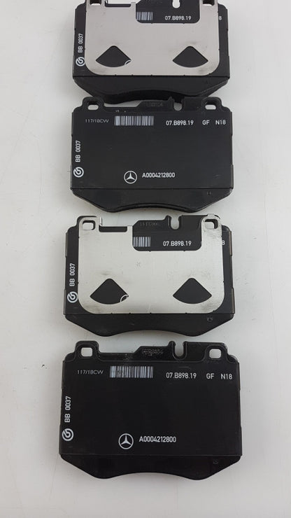 Original OE MERCEDES-BENZ Bremsbeläge A000420800064
