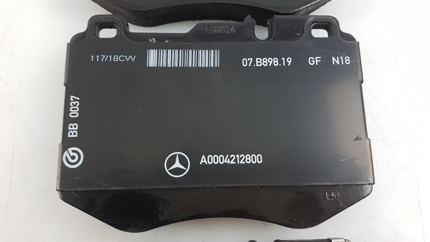 Original OE MERCEDES-BENZ Bremsbeläge A000420800064