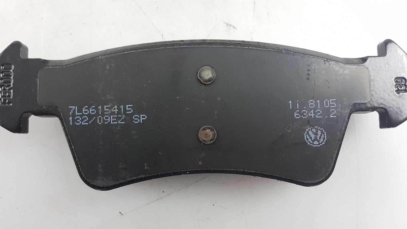 Original VW Touareg I '07-'10 Bremsbeläge mit Warnkontakt hinten 7L6698451C