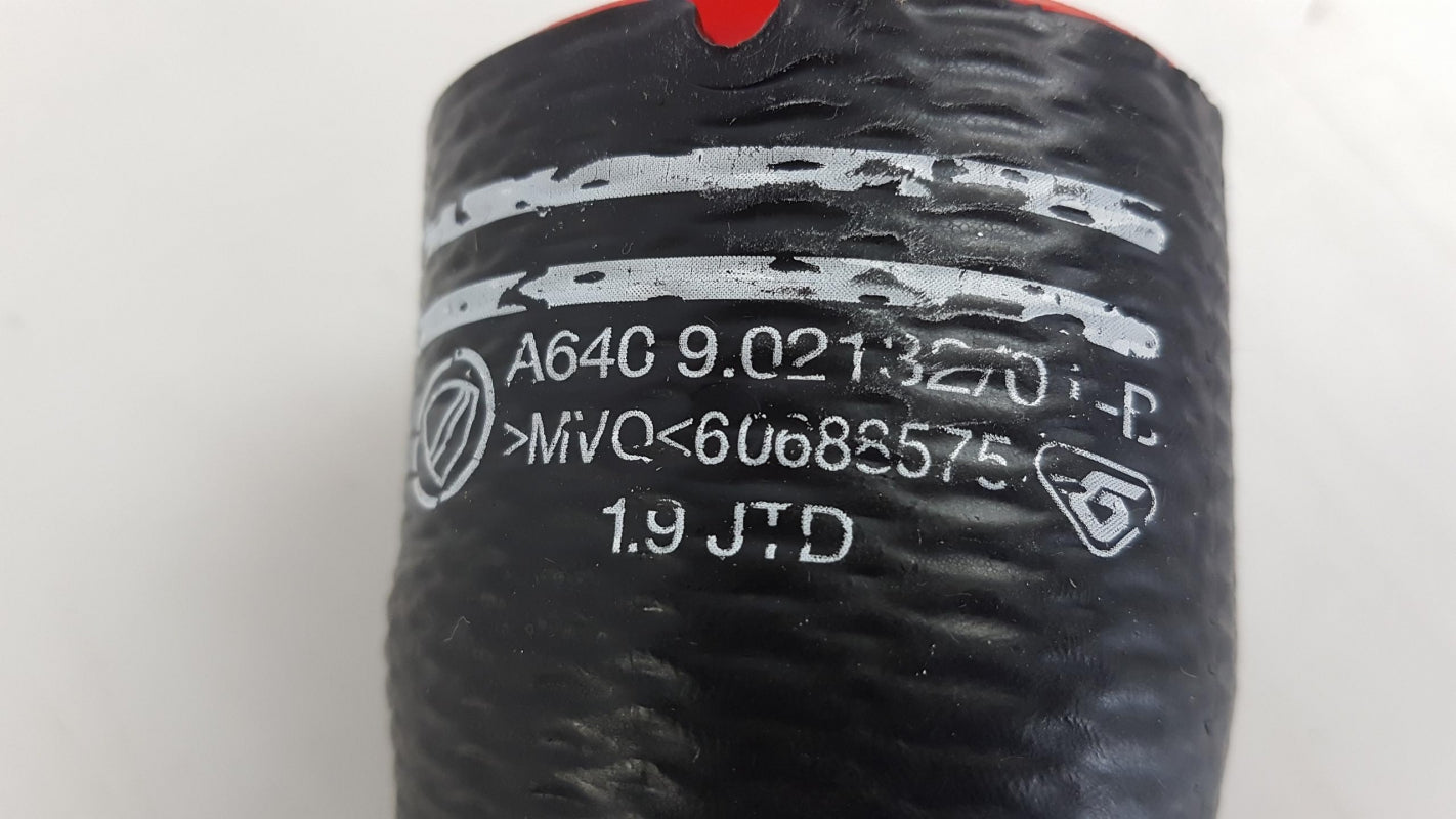 Original ALFA ROMEO 156 Sportwagon 1.9 JTD '01-'05 Ladeluftschlauch 60688575