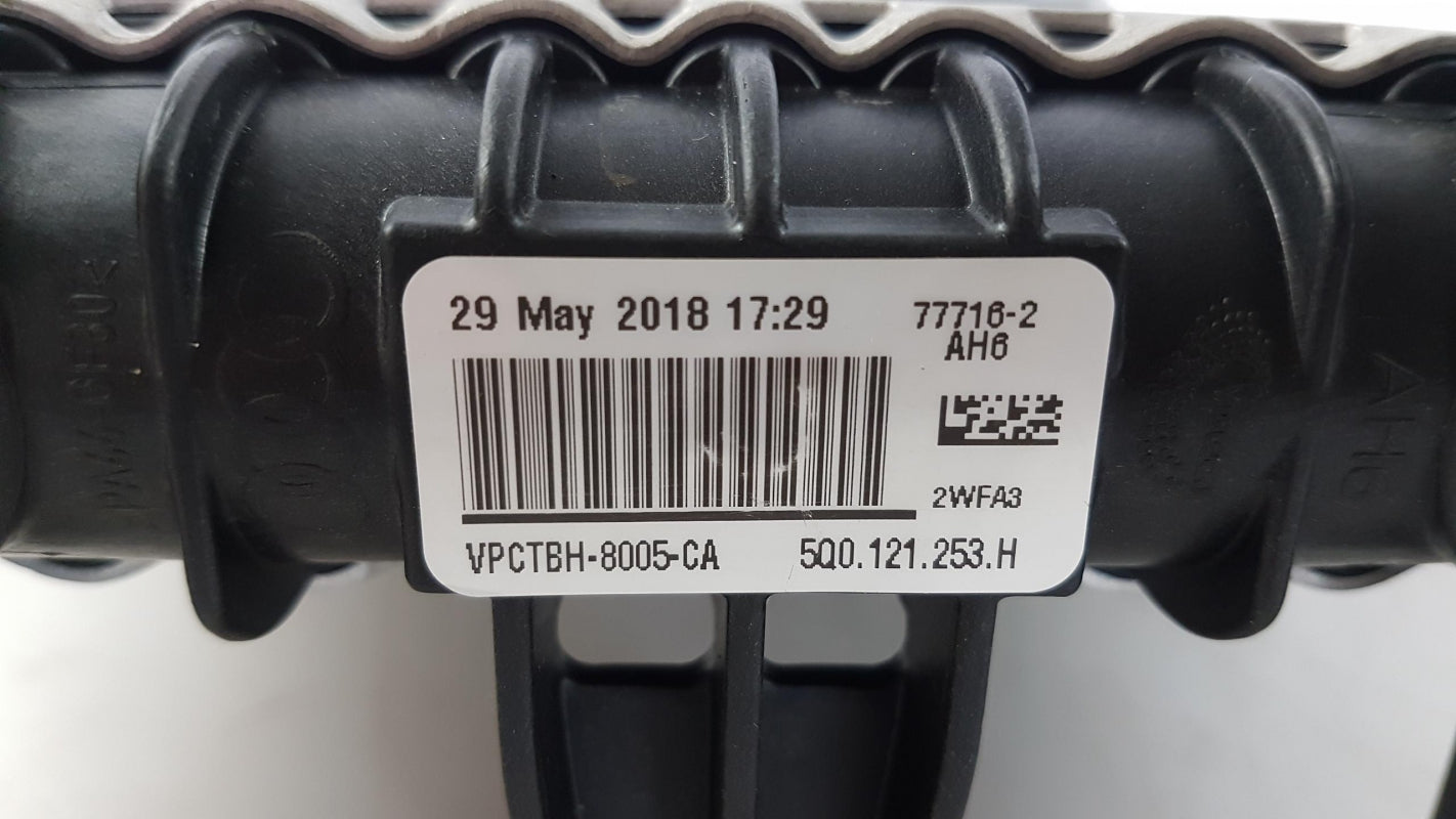 Original AUDI A1 A3 VW Golf Passat SKODA Superb Wasserkühler 5Q0121253H