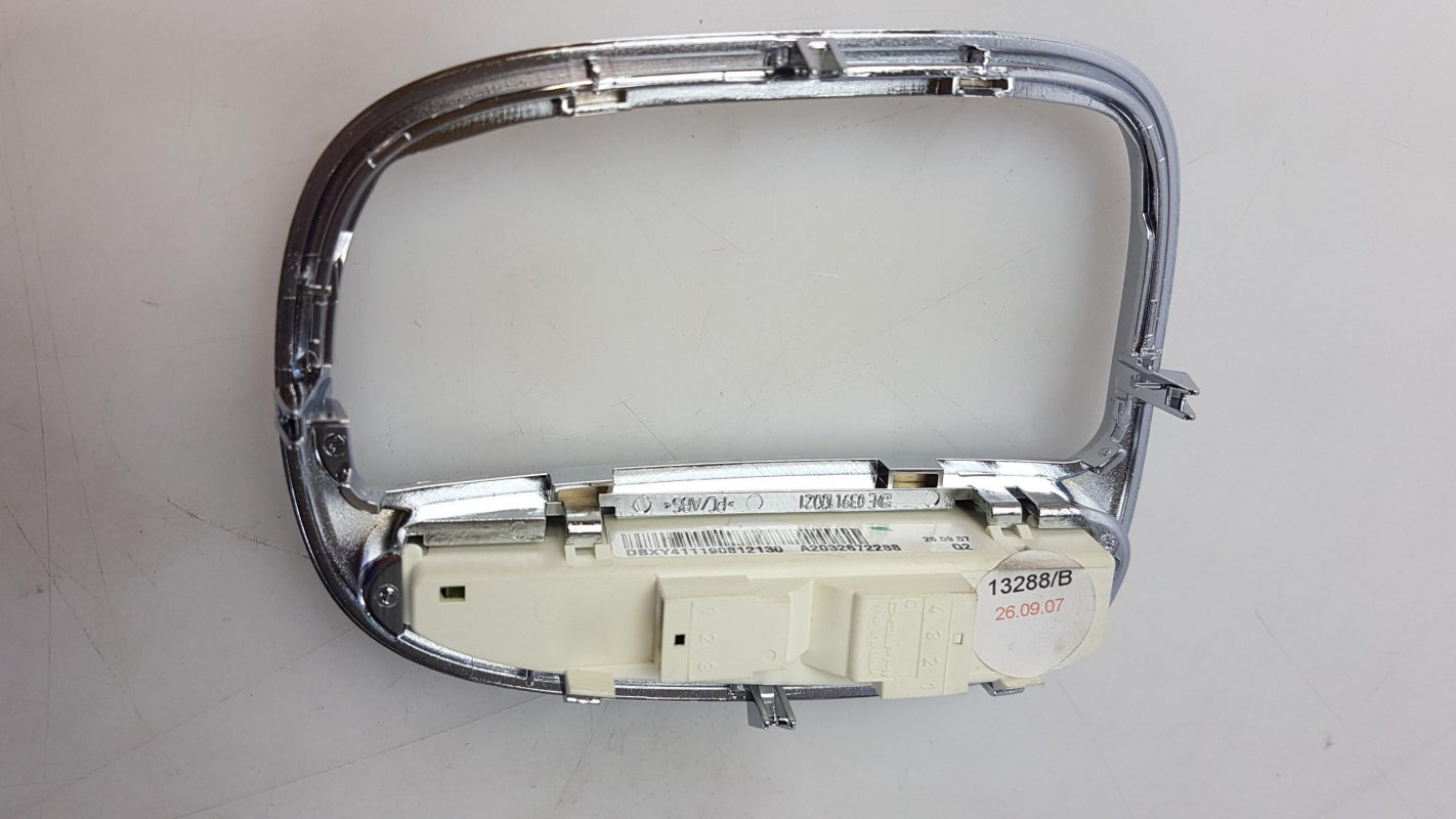 Original MERCEDES-BENZ W203 CL203 C209 Mittelkonsole Teil A2032672288