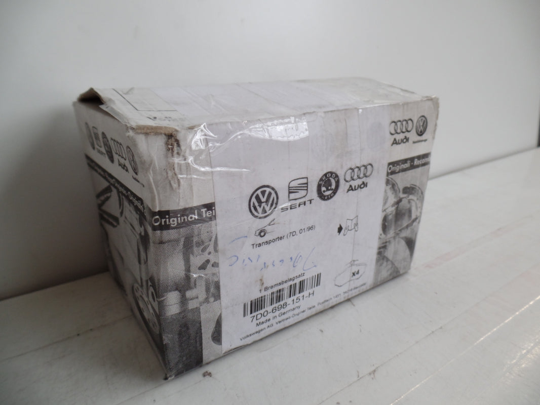 Original Transporter T4 '96-'04 Bremsbeläge mit Warnkontakt vorne 7D0698151H