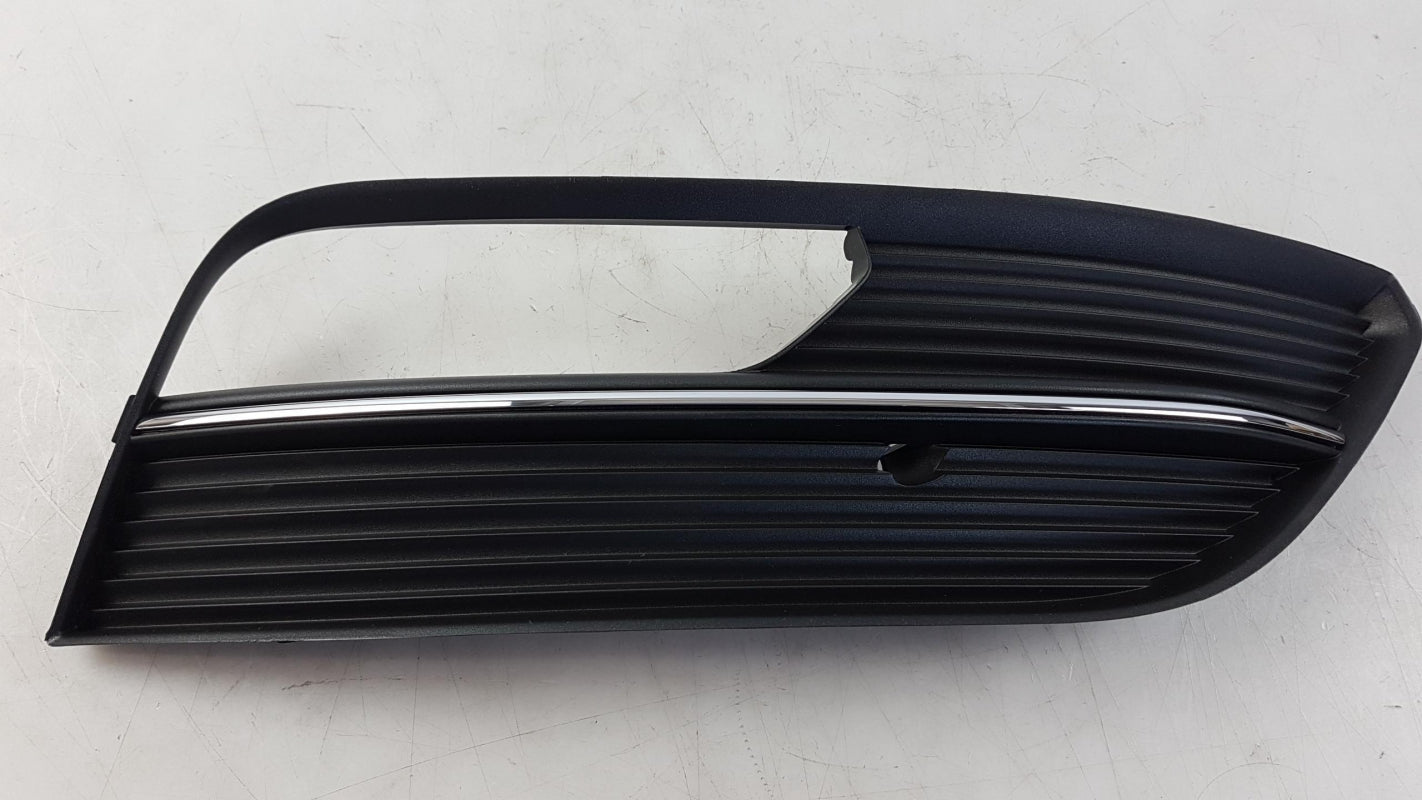 Original OE Volkswagen Nebelscheinwerfer Abdeckung 8V3807682A9B9