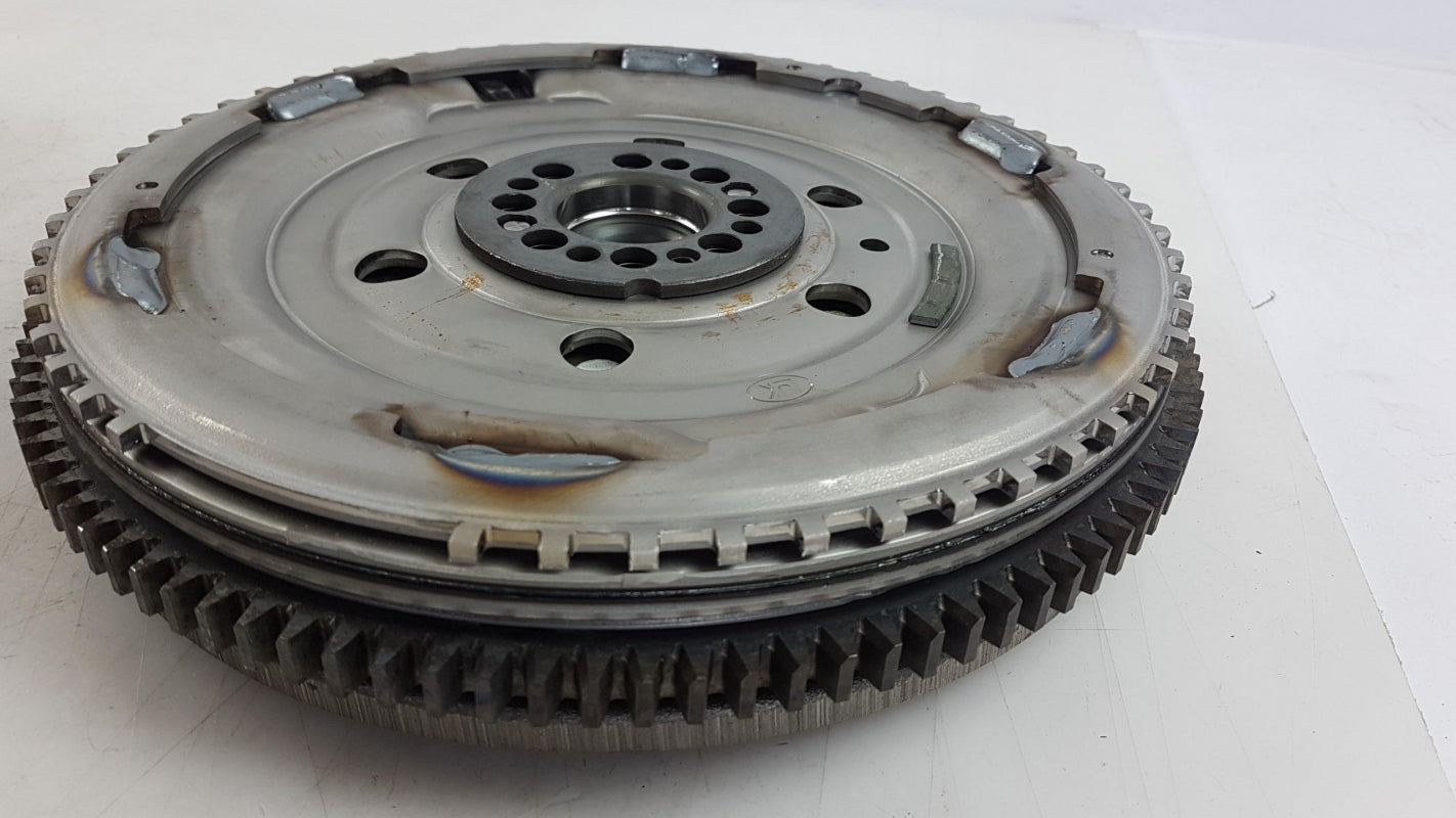 Original OE NISSAN Schwungrad 12310EB30A