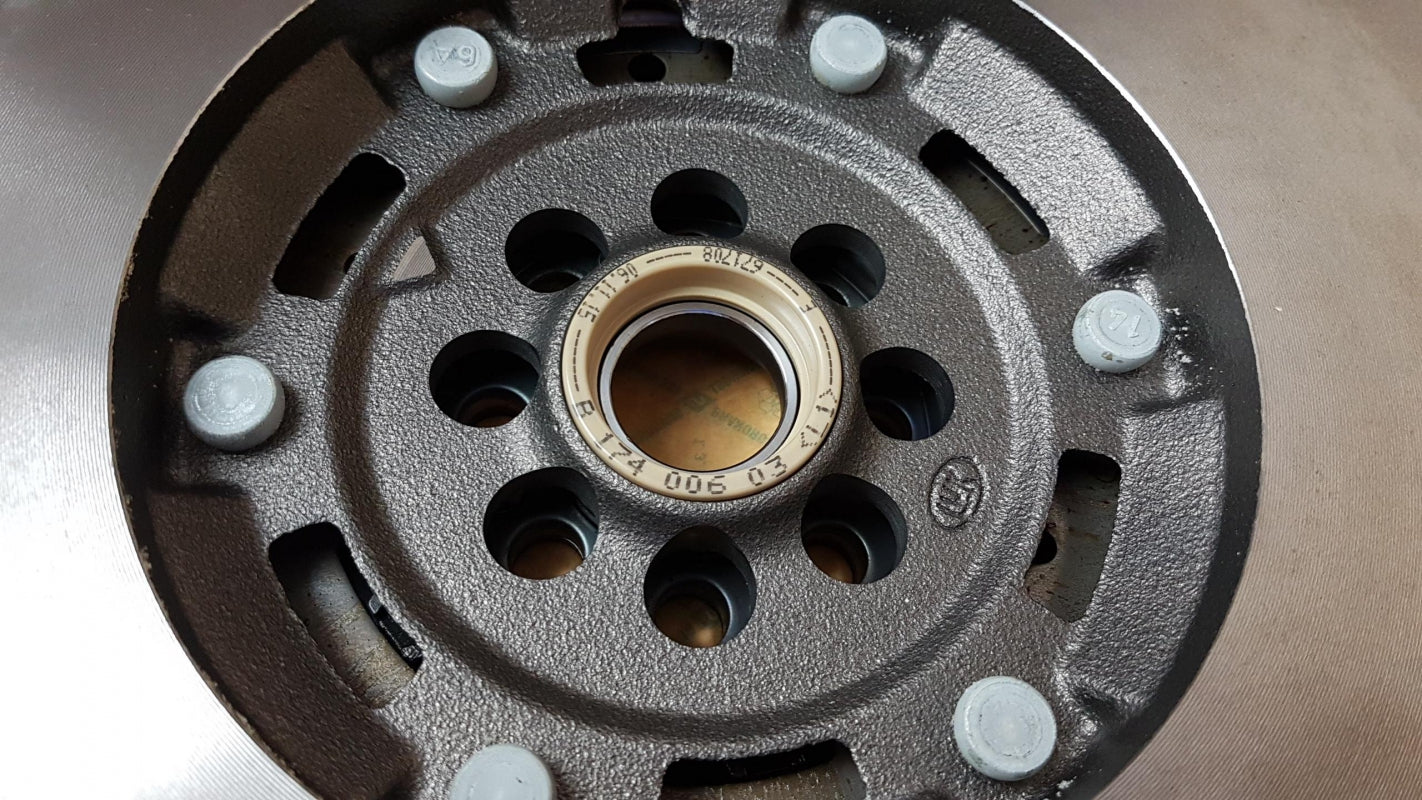 Original OE NISSAN Schwungrad 12310EB30A