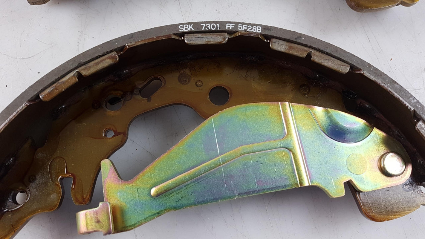 Original KIA Carnival 1999-2005 Bremsbackensatz hinten 0K58A2638Z