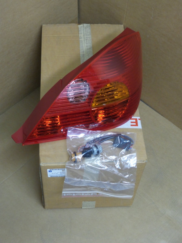 Original OPEL Tigra-B Heckleuchte Rückleuchte Hinten Rechts 93164324