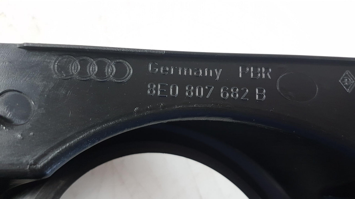 Original OE Volkswagen Nebelscheinwerfer Abdeckung 8E0807682B01C