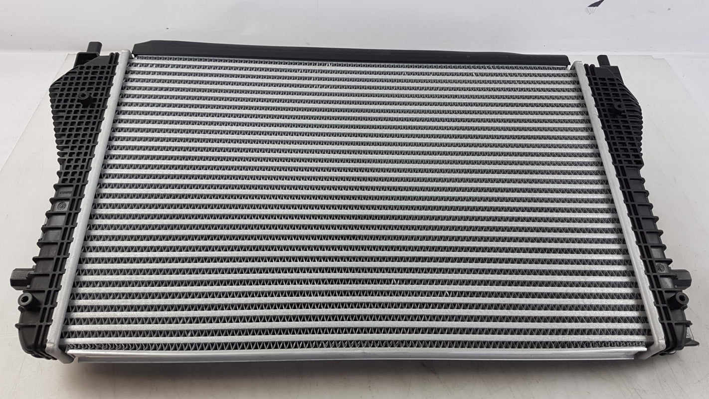Original VW Golf Eos Passat Touran SKODA Superb Yeti Ladeluftkühler 1K0145803CA
