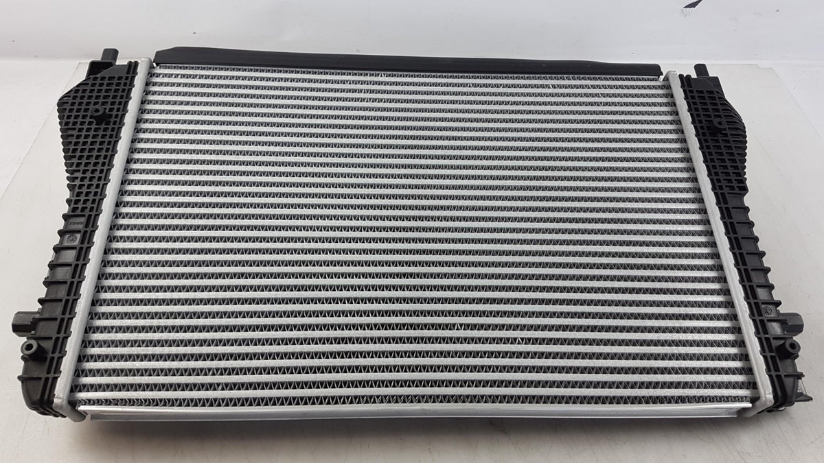 Original VW Golf Eos Passat Touran SKODA Superb Yeti Ladeluftkühler 1K0145803CA