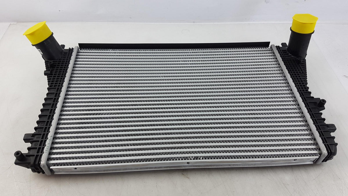 Original VW Golf Eos Passat Touran SKODA Superb Yeti Ladeluftkühler 1K0145803CA