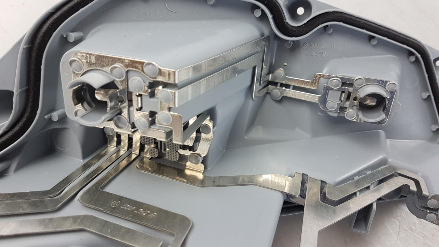 Original OE Volkswagen Lampenträger 8J0945258A