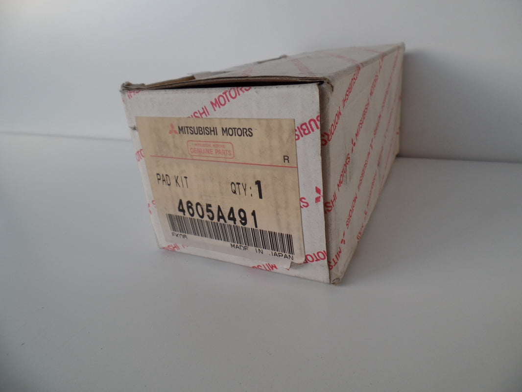 Original OE MITSUBISHI Bremsbeläge 4605A491