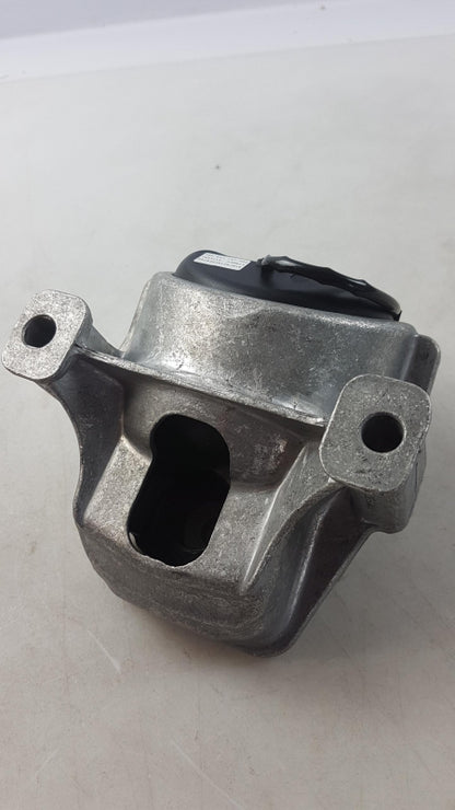 Original OE Volkswagen Motorlager 8R0199381S