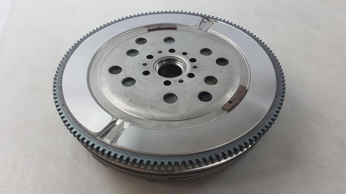 Original OPEL Astra-J Insignia-A Zafira-C  Corsa-E 1.4 Schwungrad 55599020