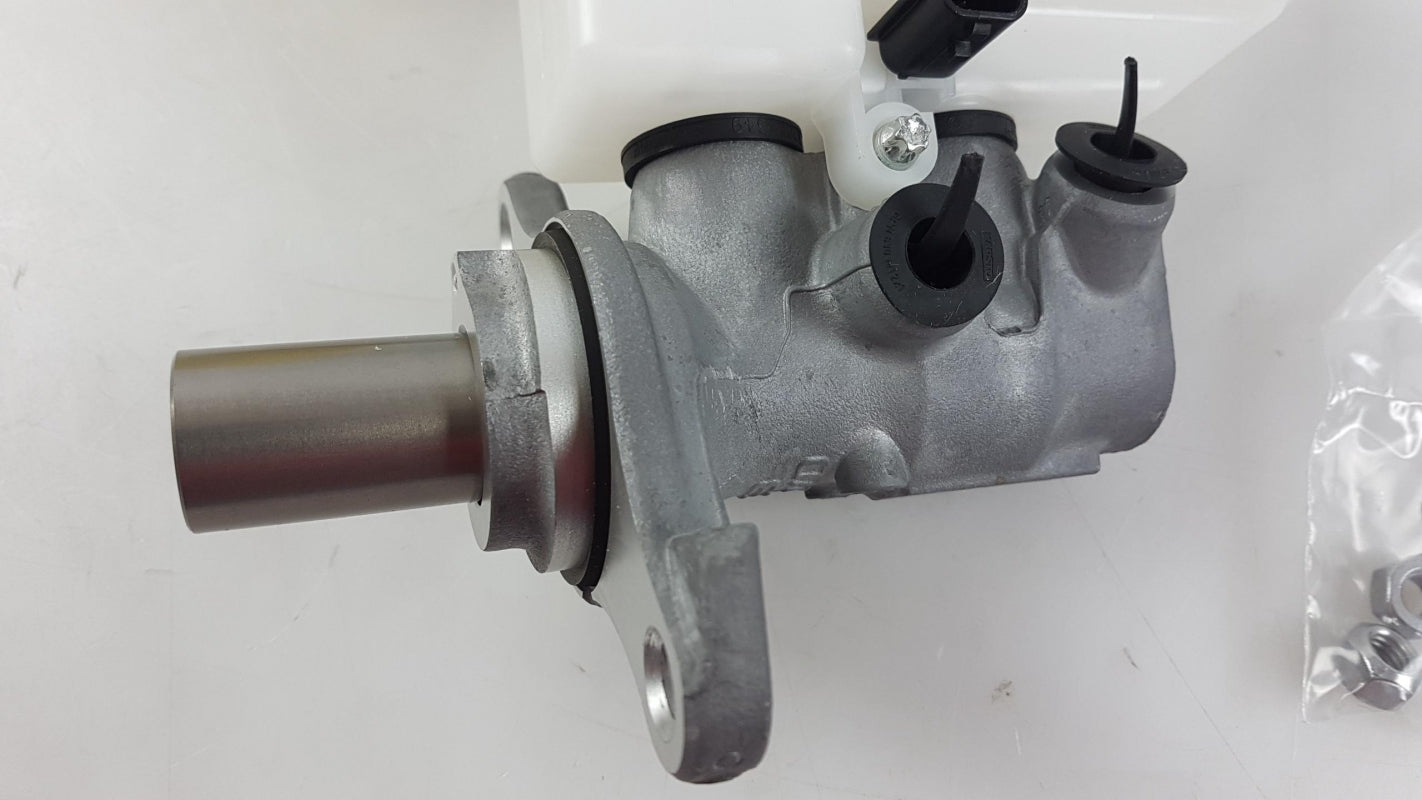 Original NISSAN Juke I (18-19) Sentra VII (16-19) Hauptbremszylinder 460101KA0B