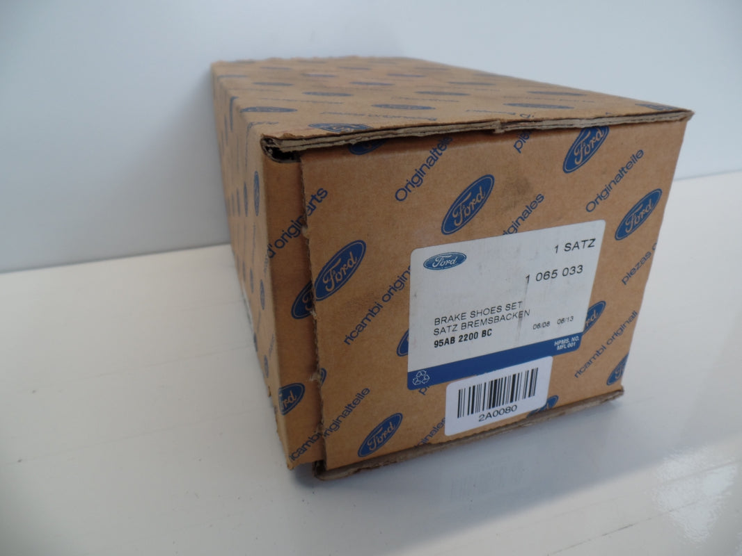 Original FORD Fiesta '89-'02 Escort '95-'01 Bremsbackensatz 203mm hinten 1065033
