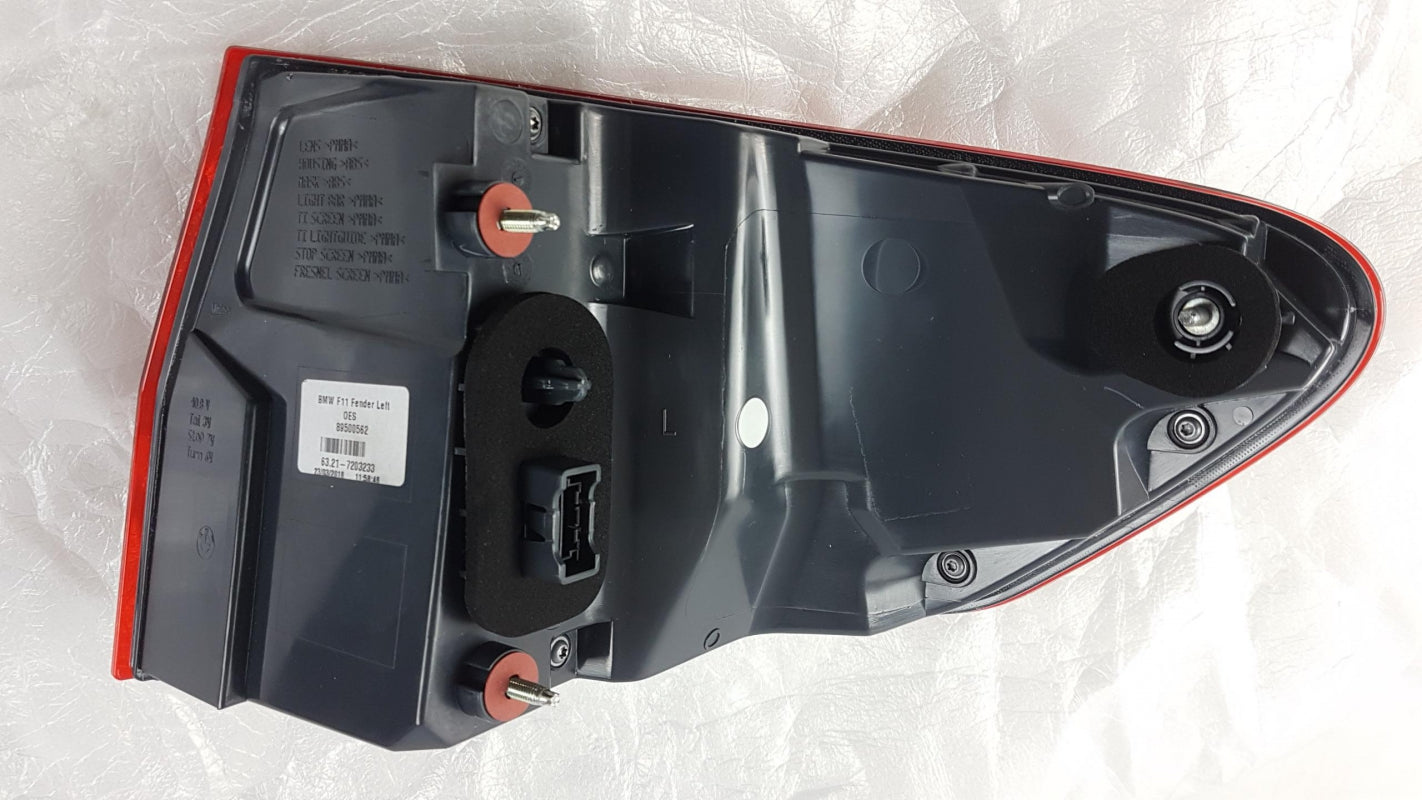 Original OE BMW Heckleuchte 63217203233